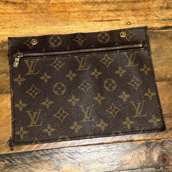 Authentic Louis Vuitton Randonnée Pouch - Picture 1 of 7